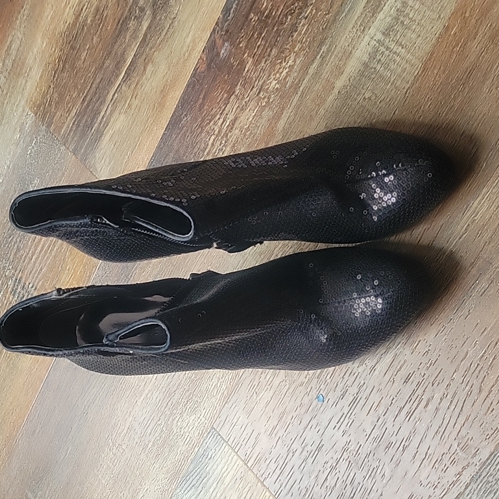 Sequins black booties